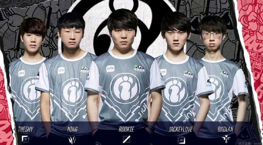 LPL主持张小薇晒照：听说发照片可以涨粉