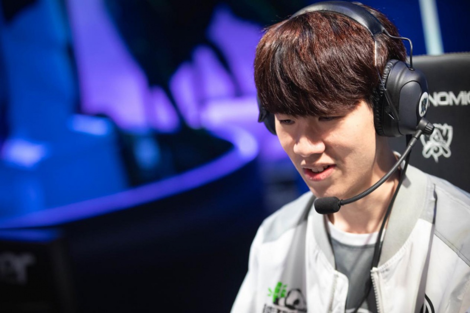 2025LPL夏季賽今日賽事海報：D組關鍵之戰，誰將登峰問鼎？